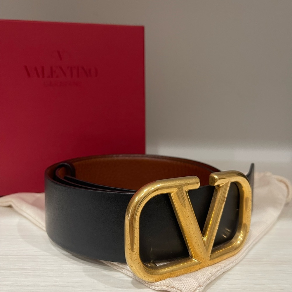 Valentino Garavani reversible belt size 75.